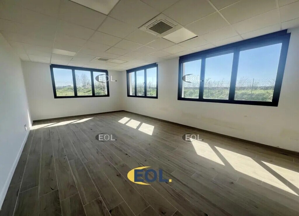 Location Bureaux 505 m² - Photo 1