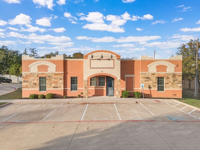 131 Quest Ct, Keller, TX for lease - Building Photo - Image 1 of 36