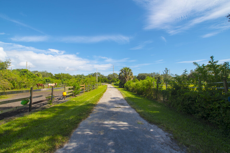 651 North Old Hiatus, Plantation, FL for sale - Building Photo - Image 3 of 19