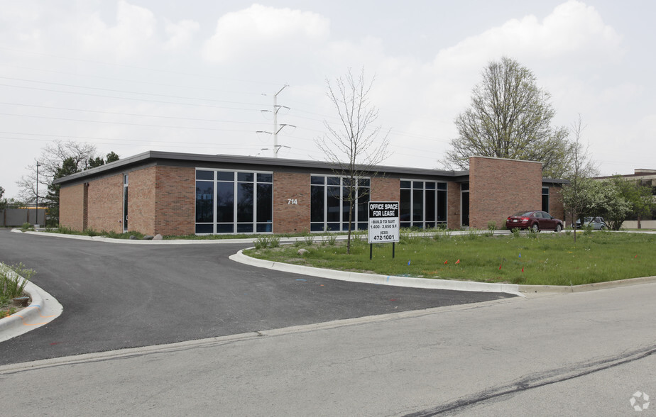 714 Enterprise Dr, Oak Brook, IL for lease - Primary Photo - Image 1 of 8