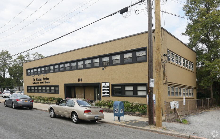 100 Veterans Blvd, Massapequa, NY for lease - Building Photo - Image 2 of 7