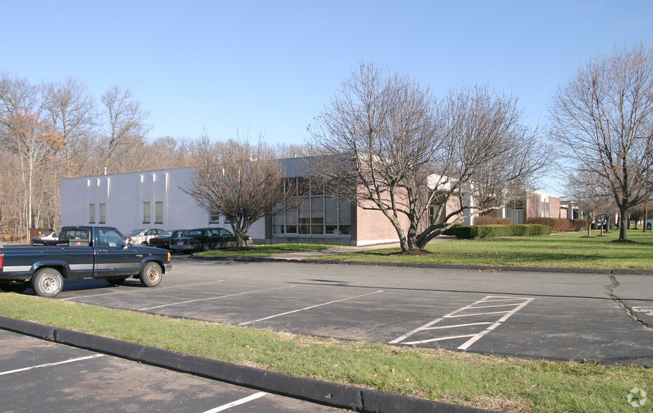 100 Prestige Park Rd, East Hartford, CT for lease - Building Photo - Image 2 of 5