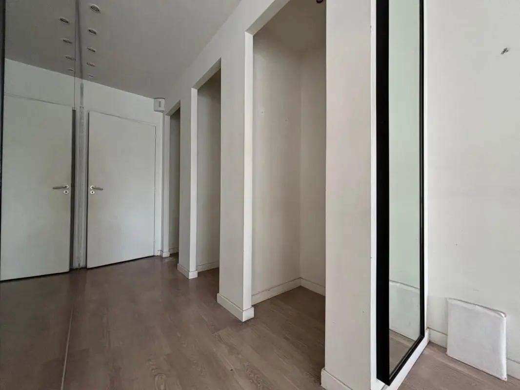 Retail in Compiègne for lease Interior Photo- Image 1 of 3