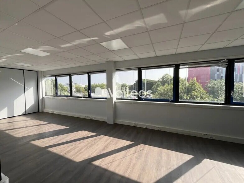 Office in Labège for lease - Interior Photo - Image 1 of 8