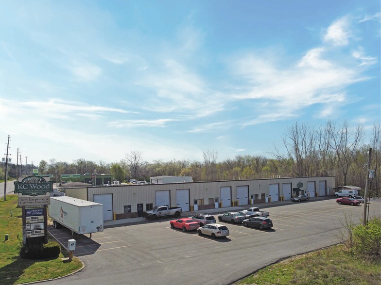 10651 Kaw Dr, Edwardsville, KS for lease - Building Photo - Image 1 of 4