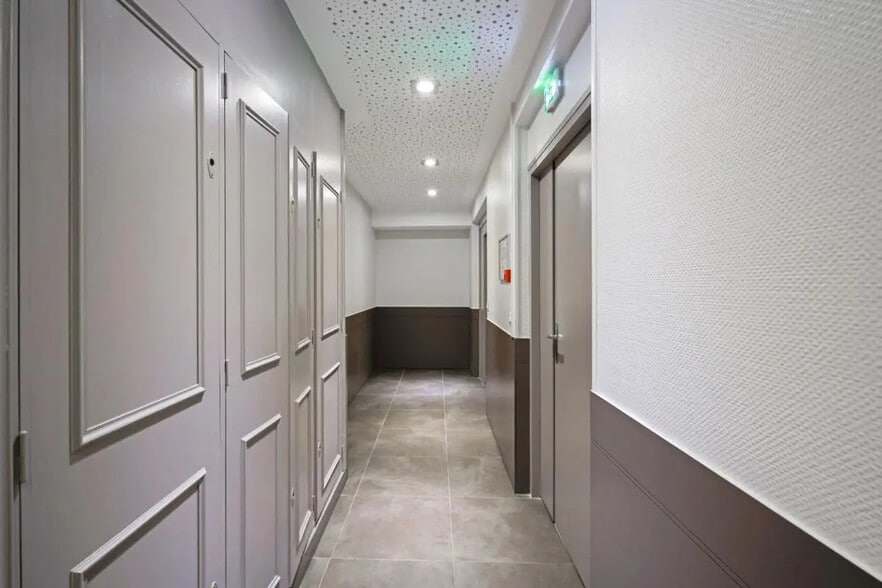 Office in Saint-Germain-en-Laye for lease - Building Photo - Image 2 of 12