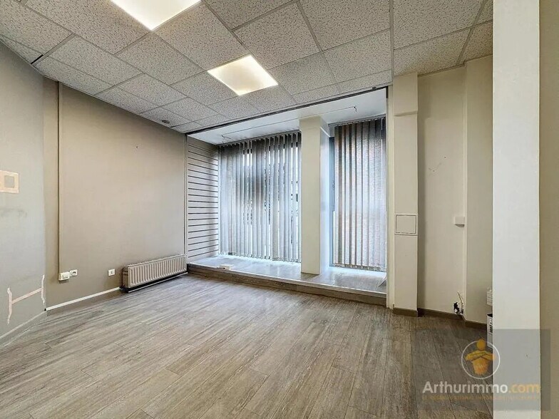 Retail in Bourgoin-Jallieu for sale - Building Photo - Image 3 of 11