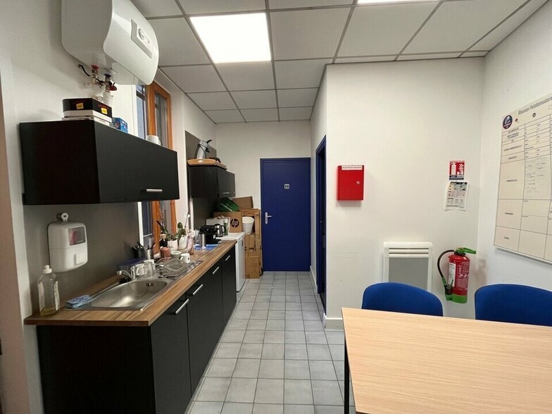 Office in Vannes for lease - Interior Photo - Image 3 of 3