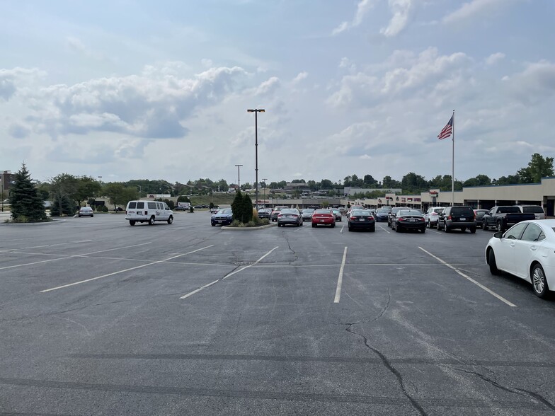 8045-8133 Connector Dr, Florence, KY for lease - Building Photo - Image 2 of 6