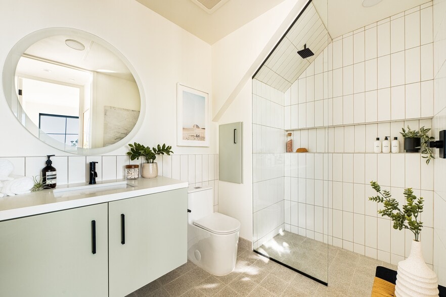 1931 S Coast Hwy, Oceanside, CA for sale - Interior Photo - Image 3 of 7