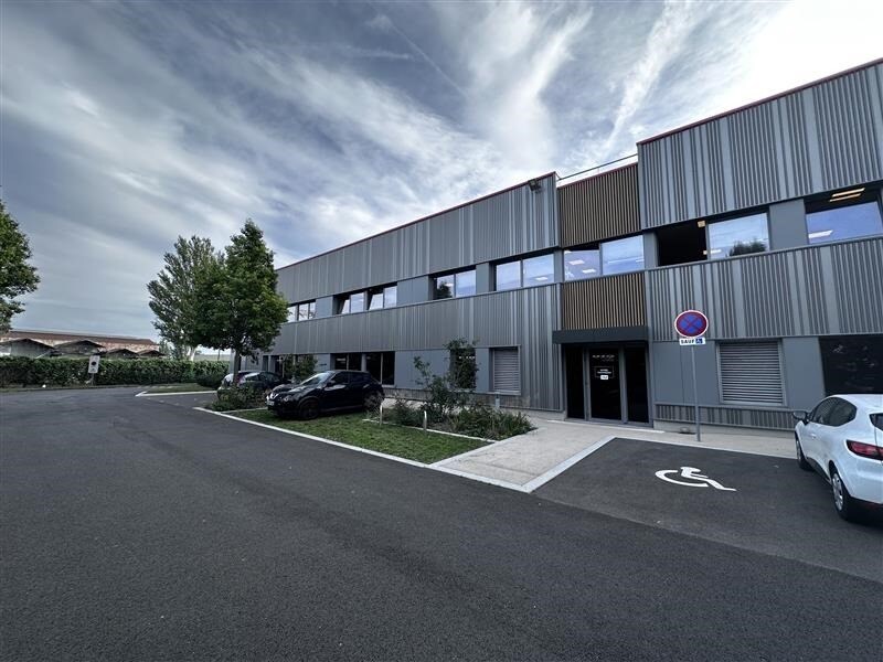 Office in Le Blanc-Mesnil for lease Building Photo- Image 1 of 7