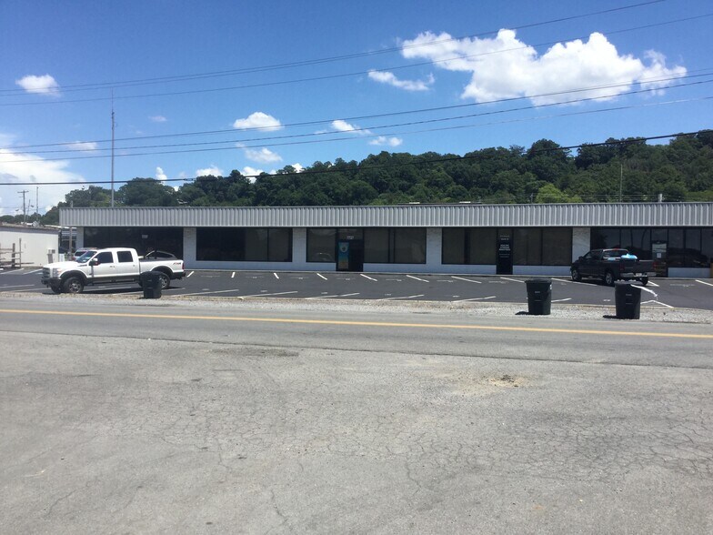 210 S King St, Calhoun, GA 30701 Retail for Sale