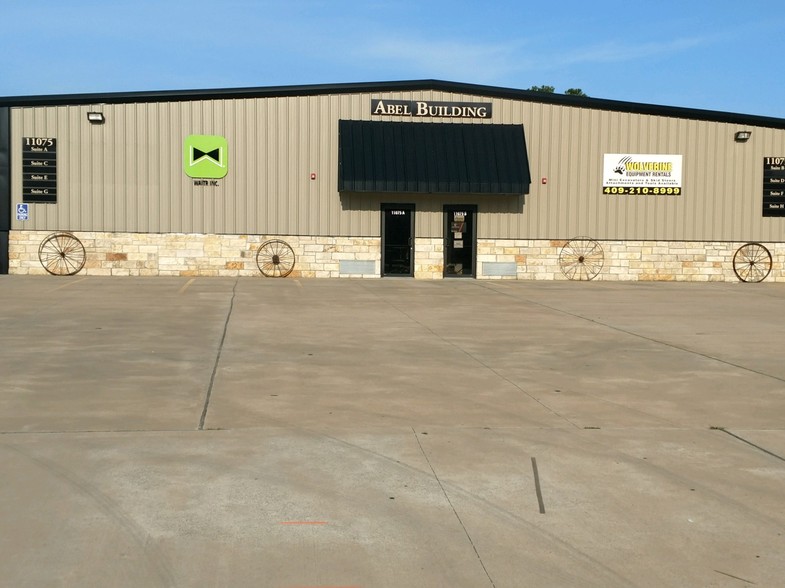 11075 Eastex Fwy, Beaumont, TX for lease - Building Photo - Image 1 of 9