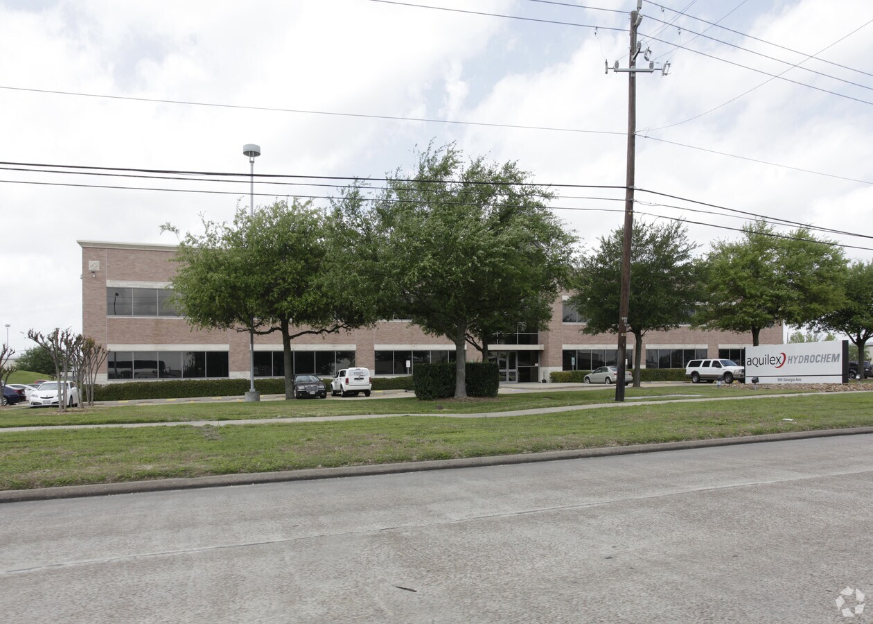 900 Ave, Deer Park, TX 77536