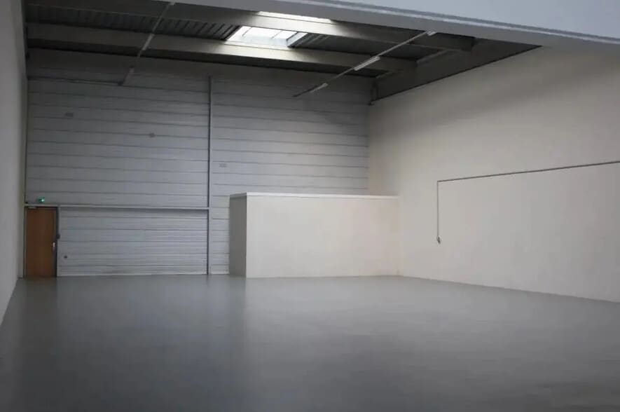 3 Avenue Le Verrier, Trappes for lease - Interior Photo - Image 2 of 8