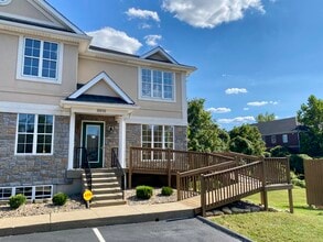 8912 Stone Green Way, Louisville, KY for lease Interior Photo- Image 1 of 20