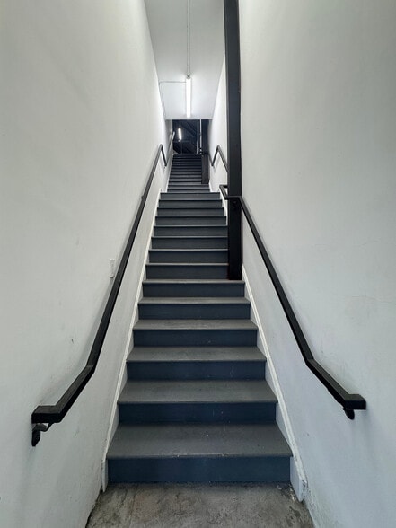 1016 S Santee St, Los Angeles, CA for lease - Interior Photo - Image 2 of 11