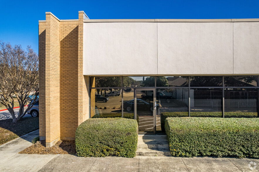 4400-4440 Beltway Dr, Addison, TX for lease - Building Photo - Image 2 of 5