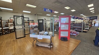 642 Commerce Ave, Longview, WA for lease Interior Photo- Image 2 of 18