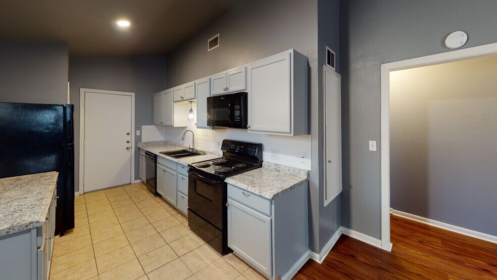 911 University Ave, Huntsville, TX 77320 Blue Sky Apartments 42 Units