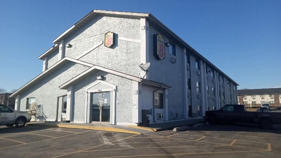 400 33rd Ave SW, Cedar Rapids, IA 52404