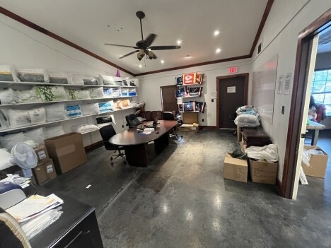 2105 Lucas Rd, Weatherford, TX for sale - Interior Photo - Image 3 of 10