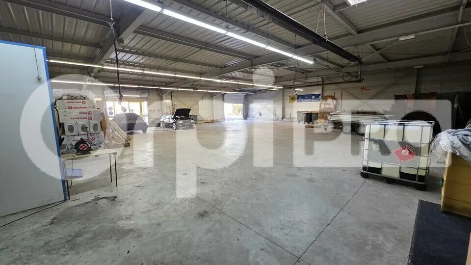 Flex in Villeneuve-Saint-Germain for lease - Interior Photo - Image 2 of 6