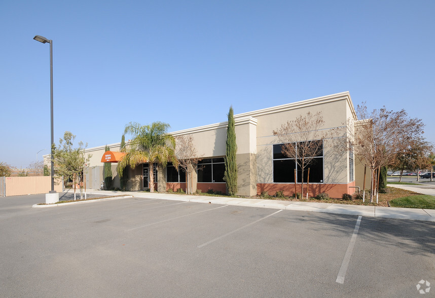 5000 Commerce Dr, Bakersfield, CA for sale - Building Photo - Image 2 of 11