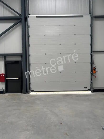 Flex in Carquefou for lease - Building Photo - Image 3 of 10