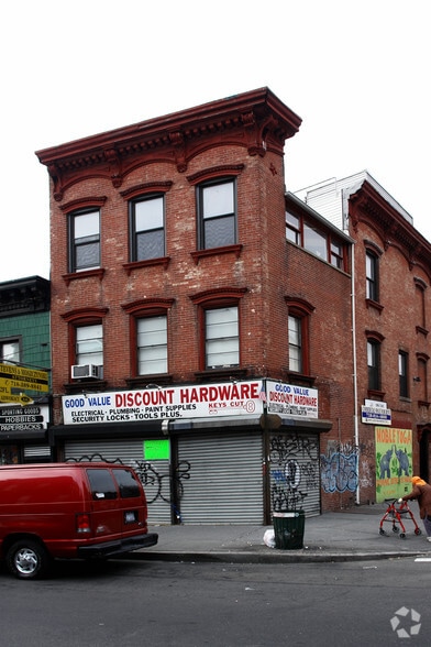 837 Manhattan Ave, Brooklyn, NY for lease - Building Photo - Image 3 of 6
