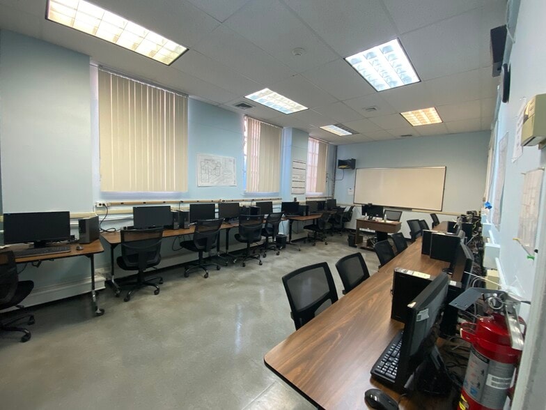 128 Broadway, Amityville, NY for sale - Interior Photo - Image 3 of 6