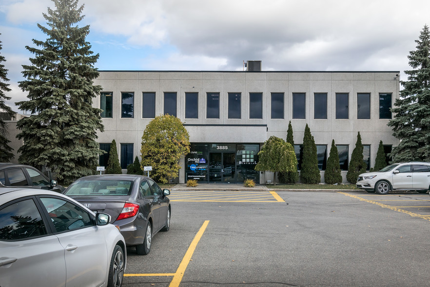 3885 Boul Industriel, Laval, QC for lease - Primary Photo - Image 1 of 15