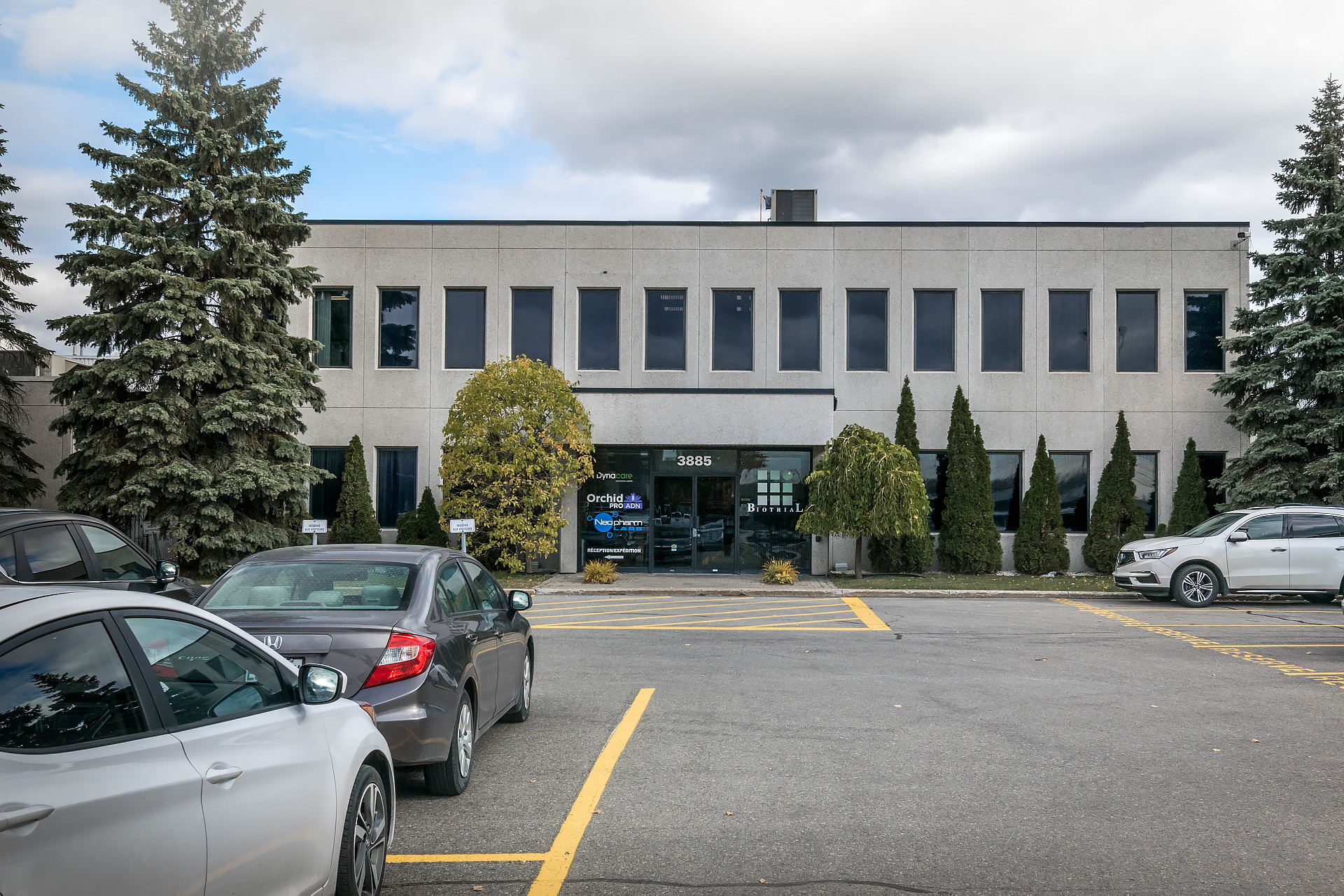 3885 Boul Industriel, Laval, QC for lease Primary Photo- Image 1 of 16