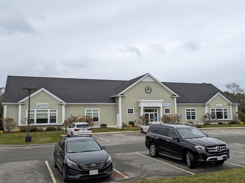 1060 Falmouth Rd, Hyannis, MA for lease - Building Photo - Image 1 of 11