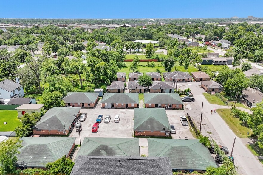 3908 Woolworth St, Houston, TX for sale - Building Photo - Image 2 of 13