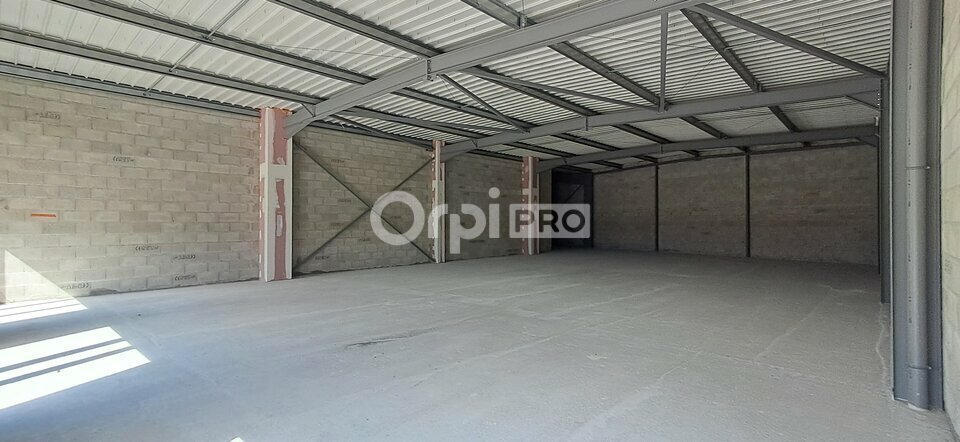 Retail in Lescar for lease - Interior Photo - Image 2 of 12