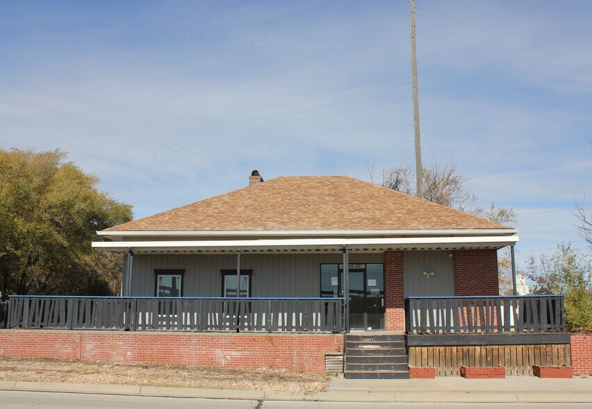 506 E 23rd St, Lawrence, KS 66046