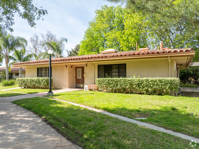 11051 Old Santa Susana Pass Rd, Chatsworth, CA for sale - Building Photo - Image 3 of 7