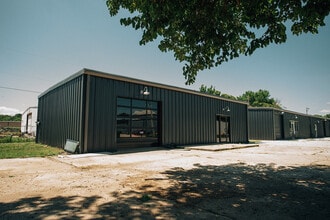 519 W Poplar St, Fayetteville, AR for lease Interior Photo- Image 1 of 3
