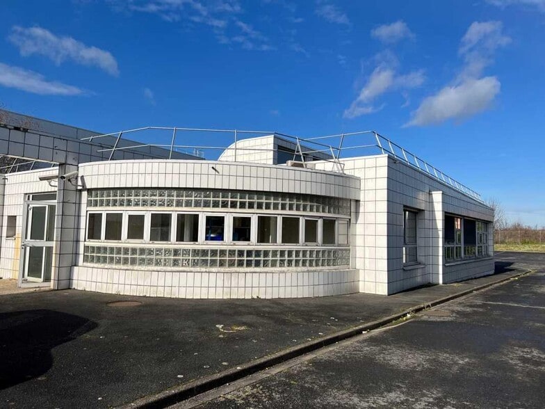 38 Rue Marcel Paul, Tremblay-en-France for lease - Building Photo - Image 1 of 22