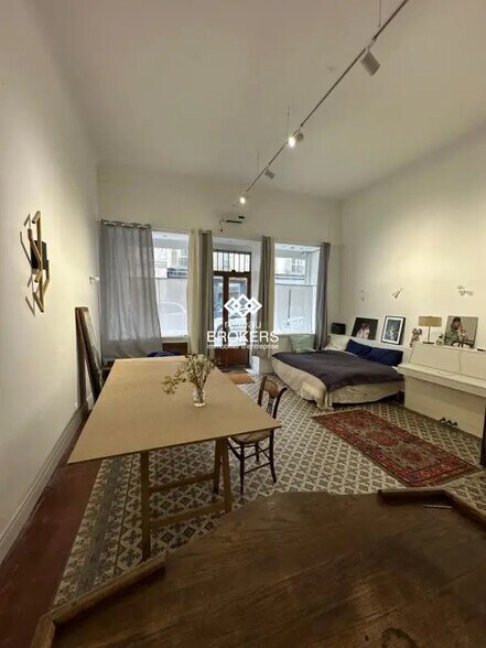 Retail in Paris for lease - Building Photo - Image 3 of 9