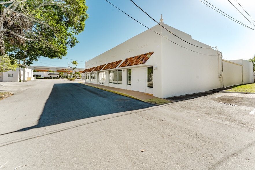 131 E Hillsboro Ct, Deerfield Beach, FL for lease - Building Photo - Image 3 of 12