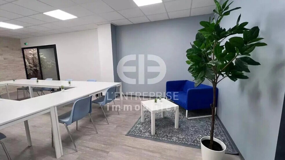 Office in Antibes for lease - Building Photo - Image 3 of 8