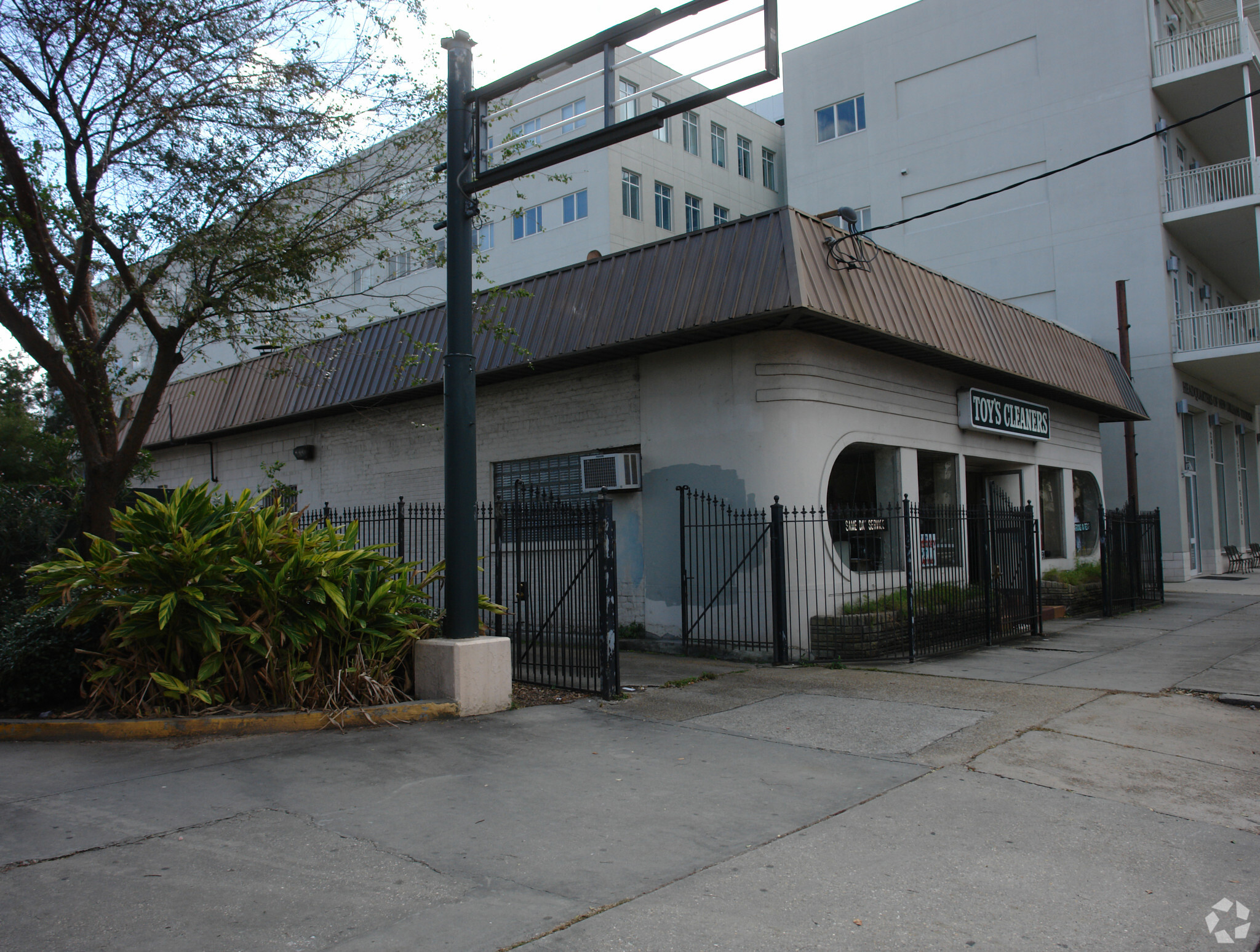 2010 St Charles Ave, New Orleans, LA for sale Primary Photo- Image 1 of 1