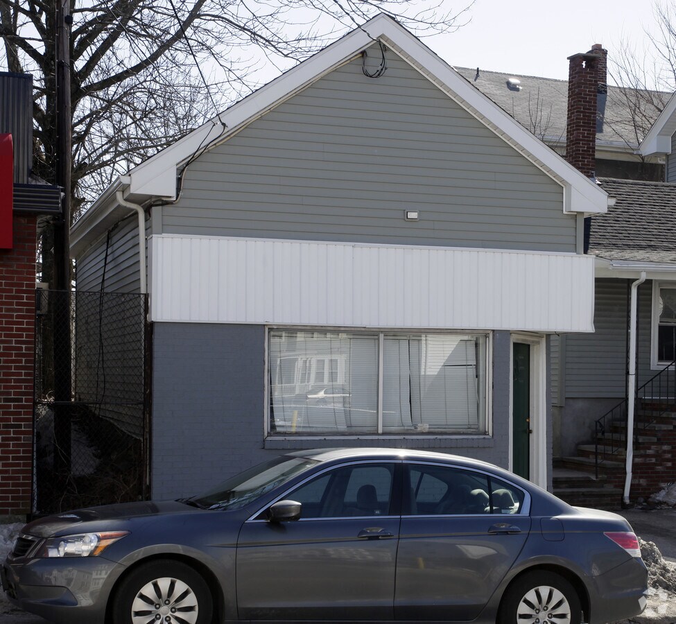 5 Dexter St, Cumberland, RI 02864