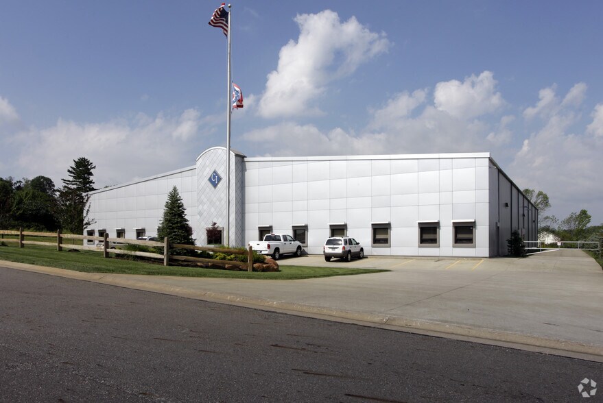 11733 Timber Pointe Trl, Mantua, OH for sale - Primary Photo - Image 1 of 1