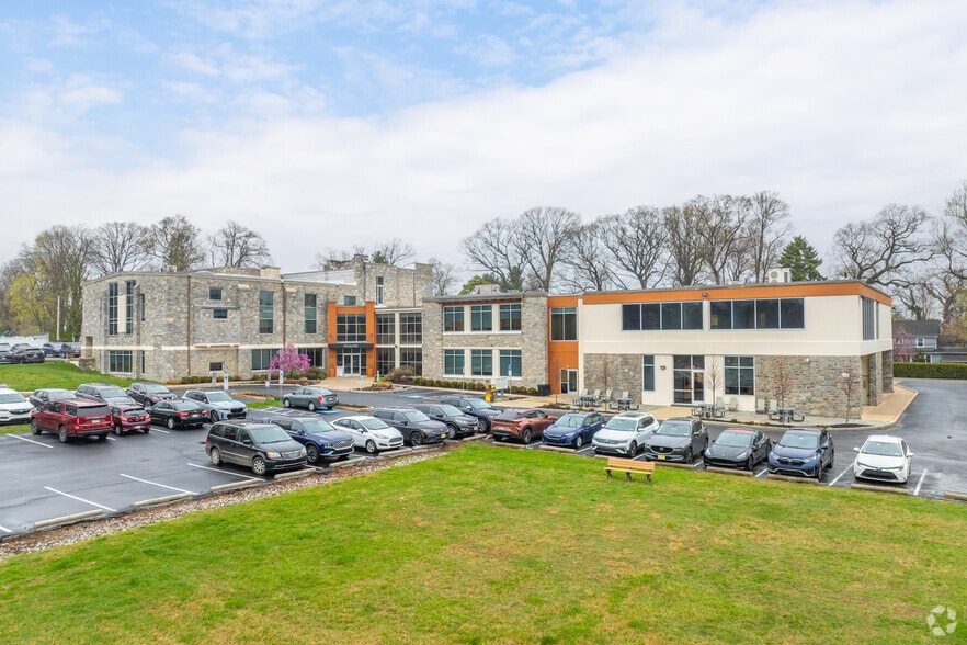 40 Lloyd Ave, Malvern, PA for lease - Building Photo - Image 2 of 5