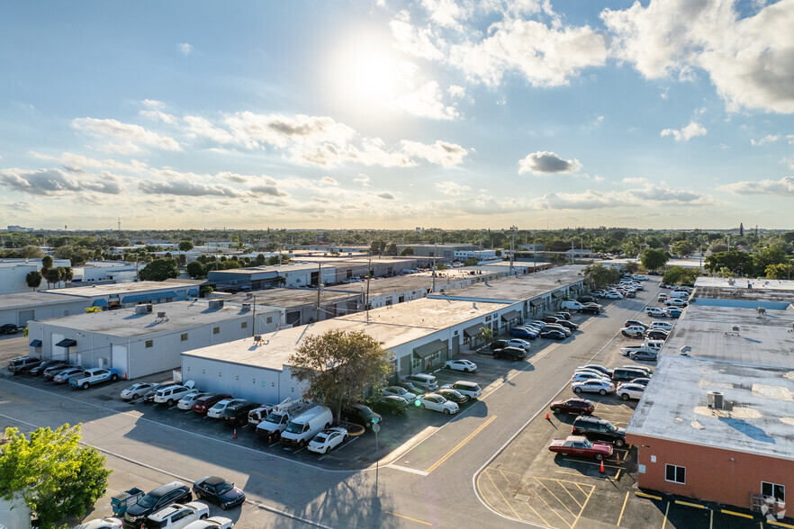 400-650 NE 27th St, Pompano Beach, FL for lease - Aerial - Image 3 of 4