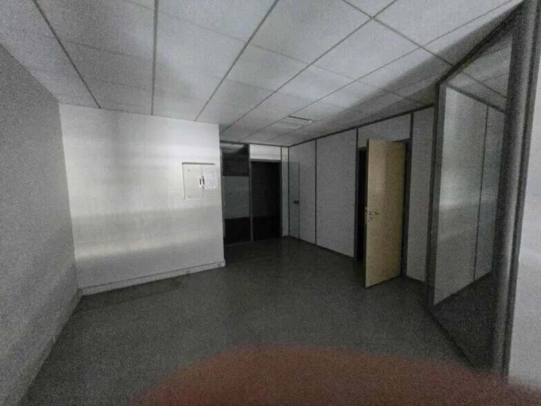 Retail in Antibes for sale - Interior Photo - Image 2 of 4