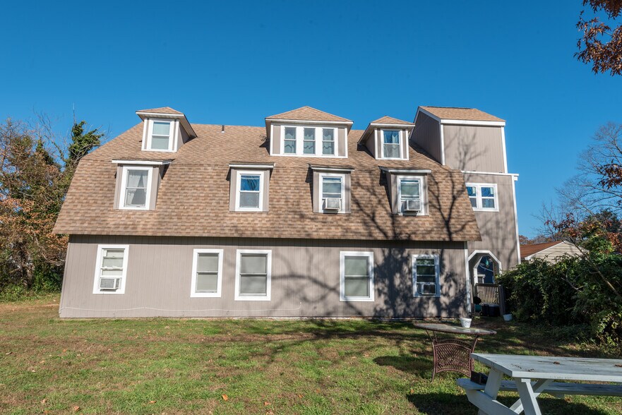 154 Vansant Ave, Island Heights, NJ 08732